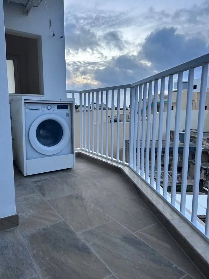 LUXURY 3-BEDROOM APARTMENT