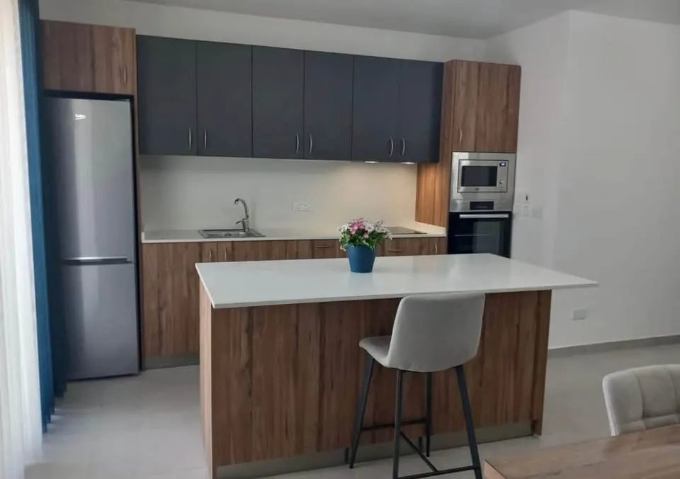 NEWLY FINISHED 2 BED 2 BATH