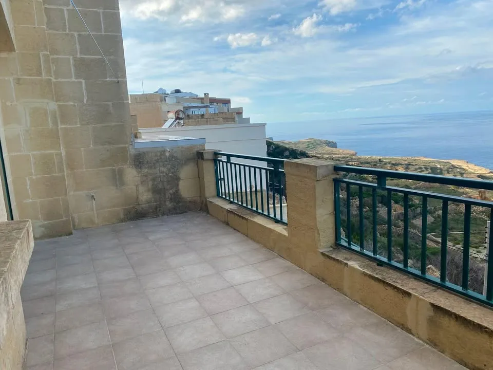 Cliff edge one bedroom apartment