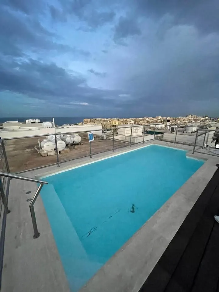 AMAZING 2BR Penthouse + Pool in St. Julian's