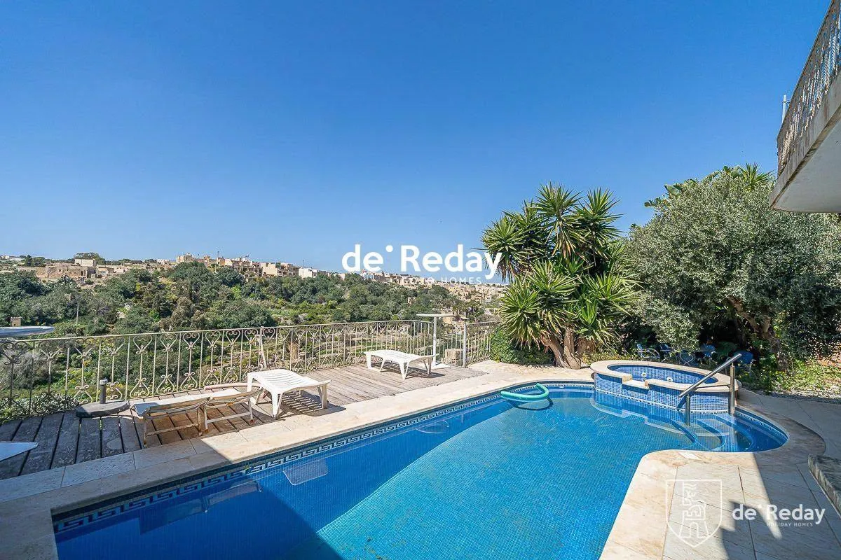Lovely Ground Floor Maisonette with Private Pool and Views