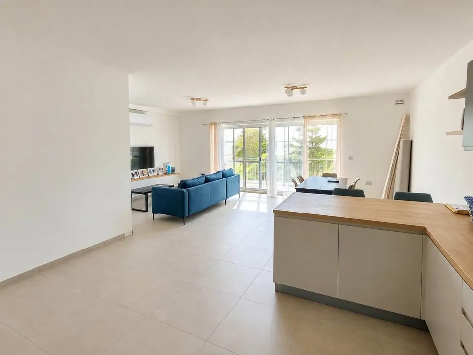 NAXXAR - 3 DOUBLE BEDROOMS APARTMENT FOR RENT