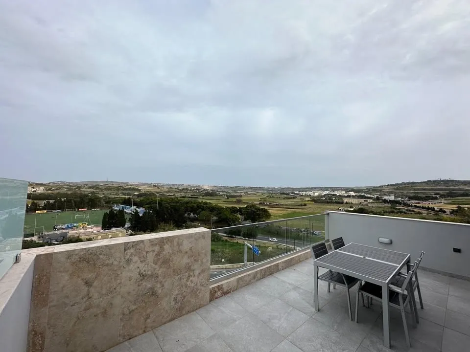 ST PAUL BAY ULTRA MODERN PENTHOUSE