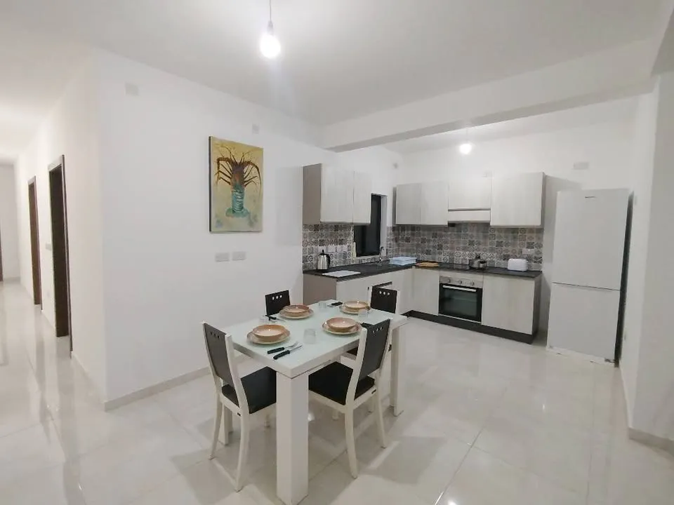 Room with Air-conditioning in shared brand new apartment at Zurrieq