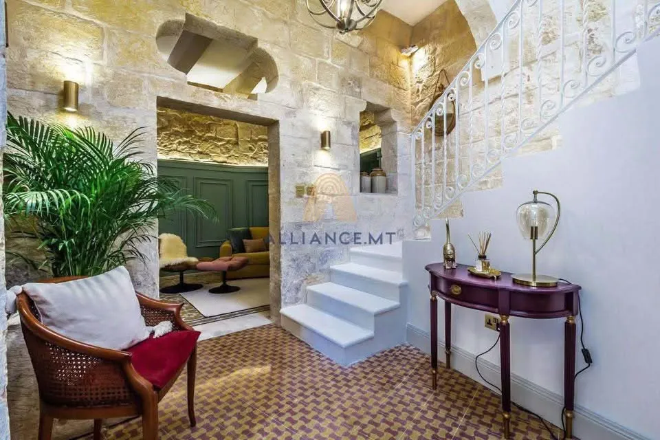 Elegantly converted 18th Century house of character in Siggiewi