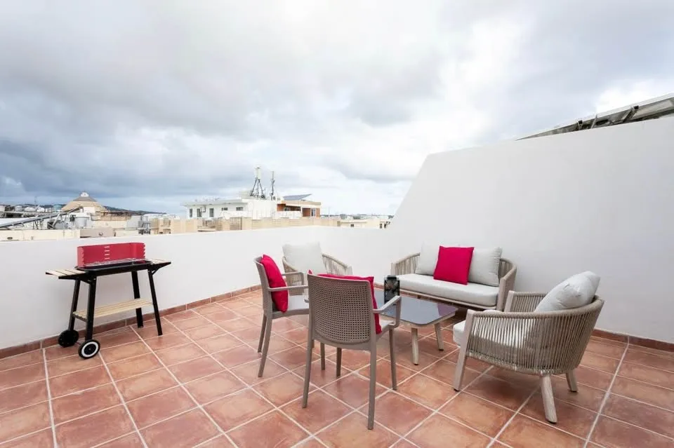 Mosta Elegant & Large Duplex Penthouse