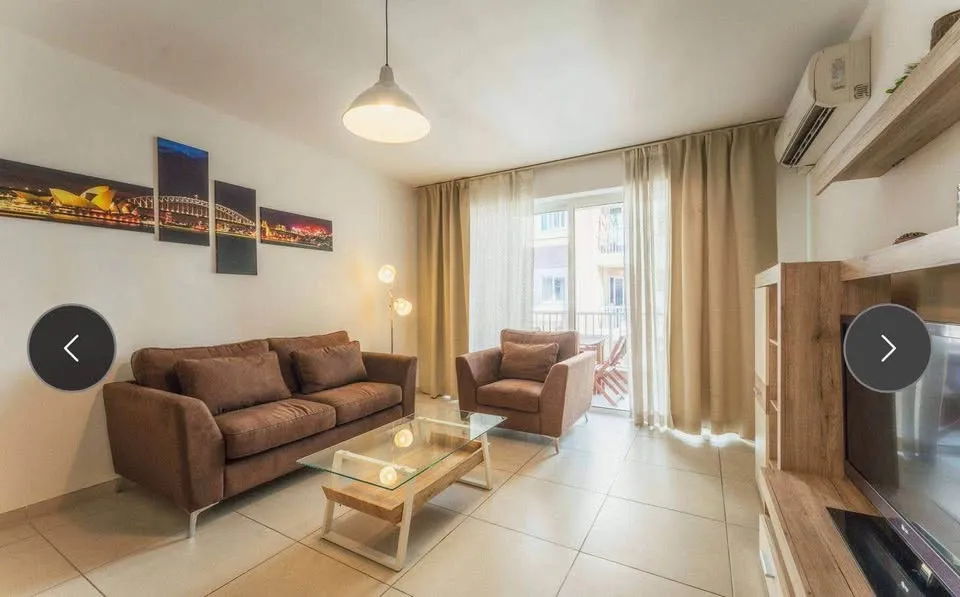Modern & Bright Apartment in Bugibba