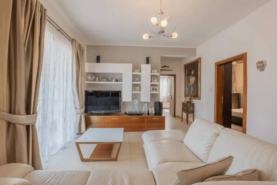 Modern 2 bedrooms and 2 bathrooms Apartment in St.Julian's