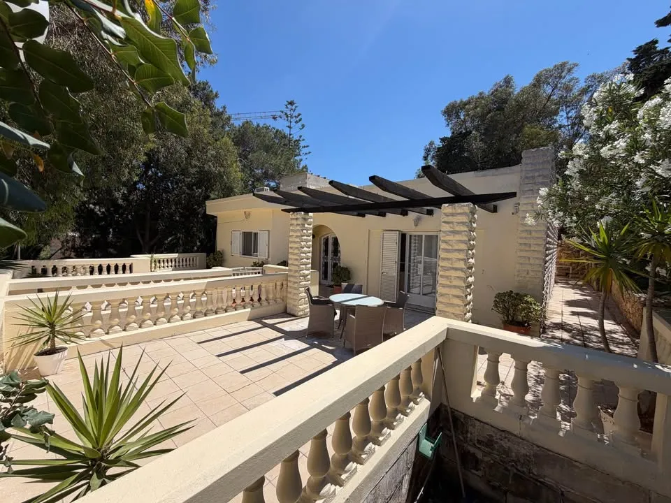 Rooms for rent in a Fully Detached Villa with a pool — Mellieħa
