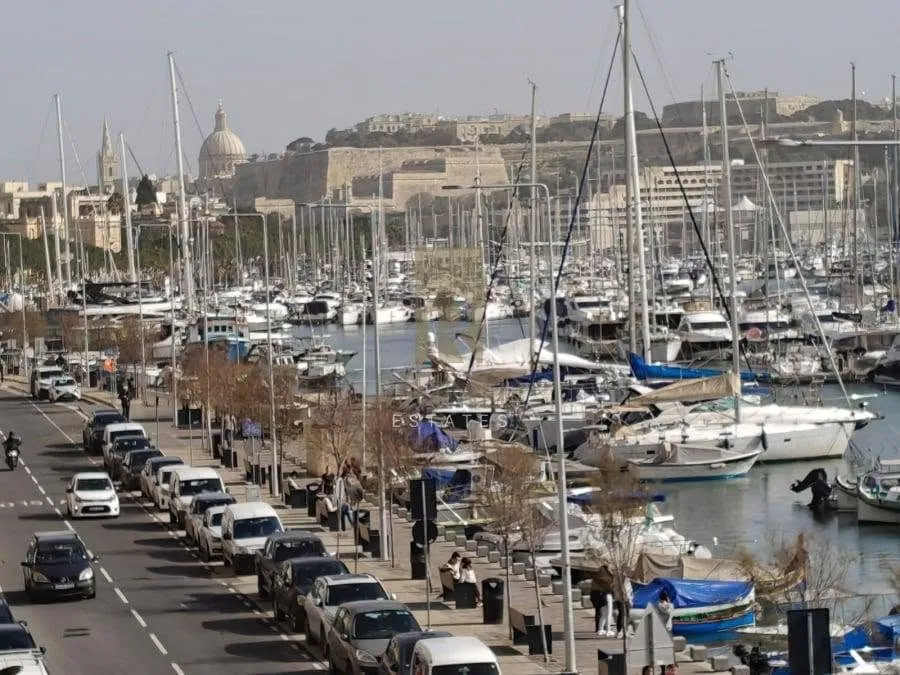 Two Bedroom Seafront Apartment in Ta' Xbiex