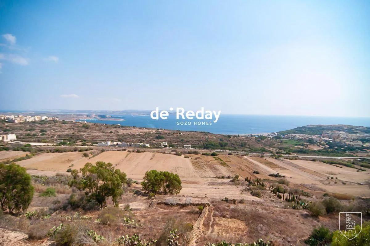 Charming Apartment in Nadur with Panoramic Channel Views