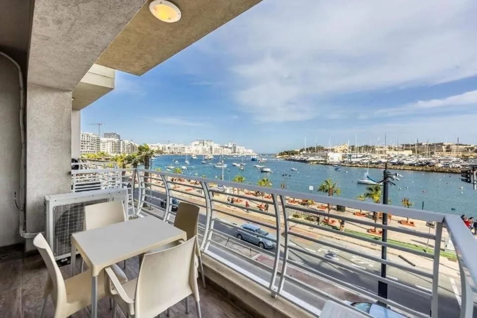 Double bedroom apartment in Gzira with sea view