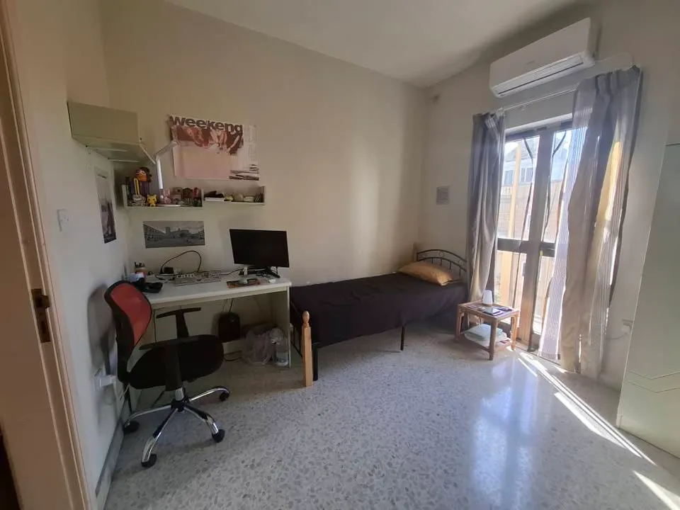 Private Room in Birkirkara with Shared Bathroom