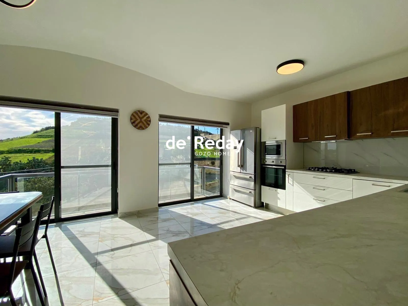 Modern Apartment in the Heart of Victoria