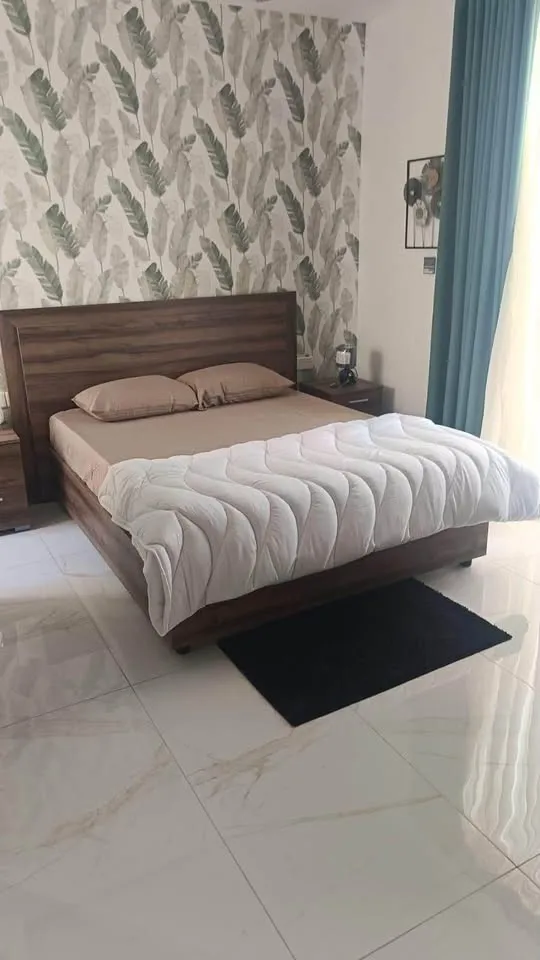 PRIVATE ROOM — LONG LET IN PAOLA