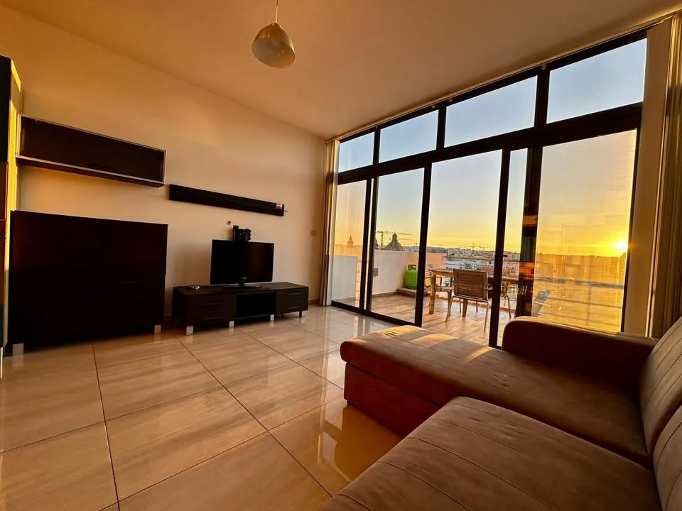 Modern penthouse Ta' Xbiex, 6 month let