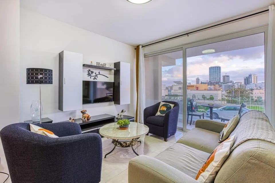 2-bedroom apartment in Pembroke