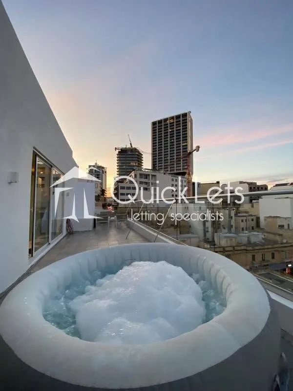 Luxury one-Bedroom Penthouse in St Julian’s with Sea View & Jacuzzi