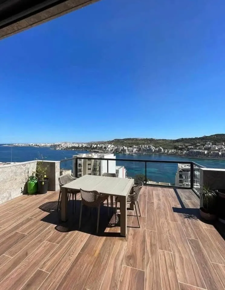 NICELY FINISHED 1 BED PENTHOUSE