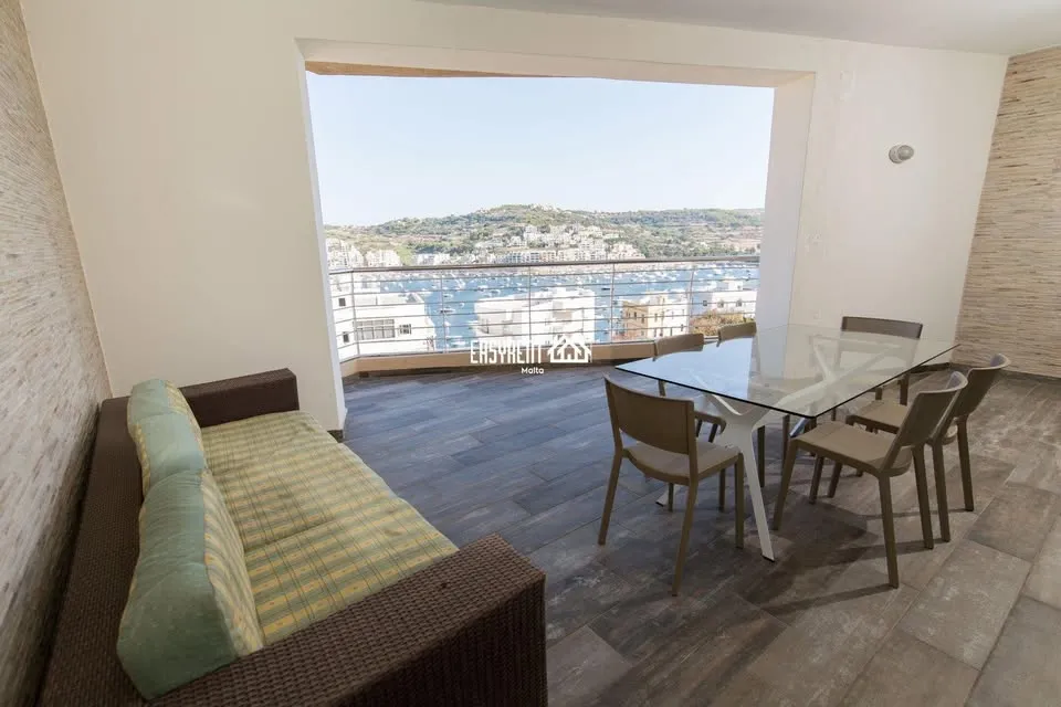 Seafront Apartment in Xemxija