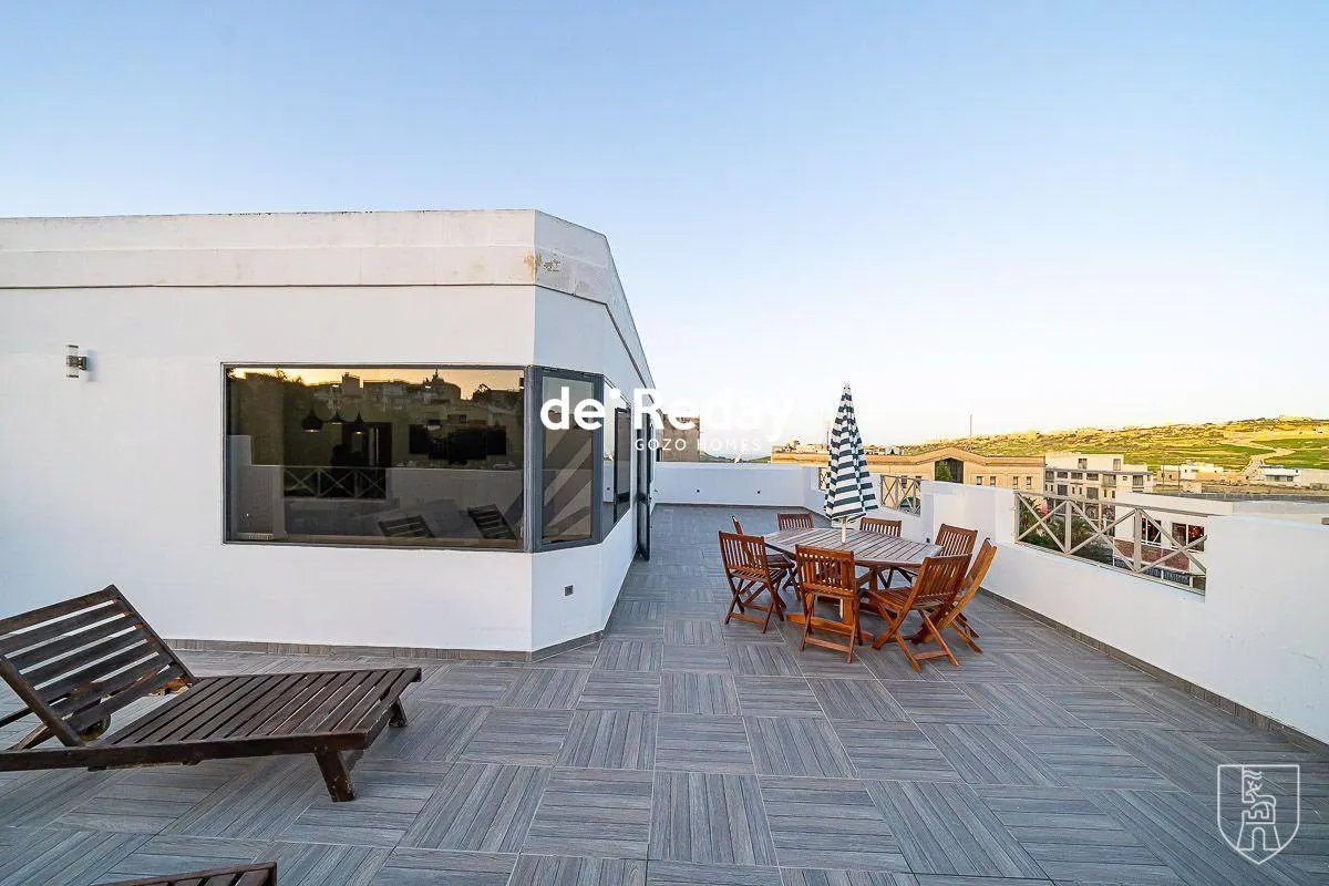 Modern 2 Bedroom Penthouse in the Heart of Victoria