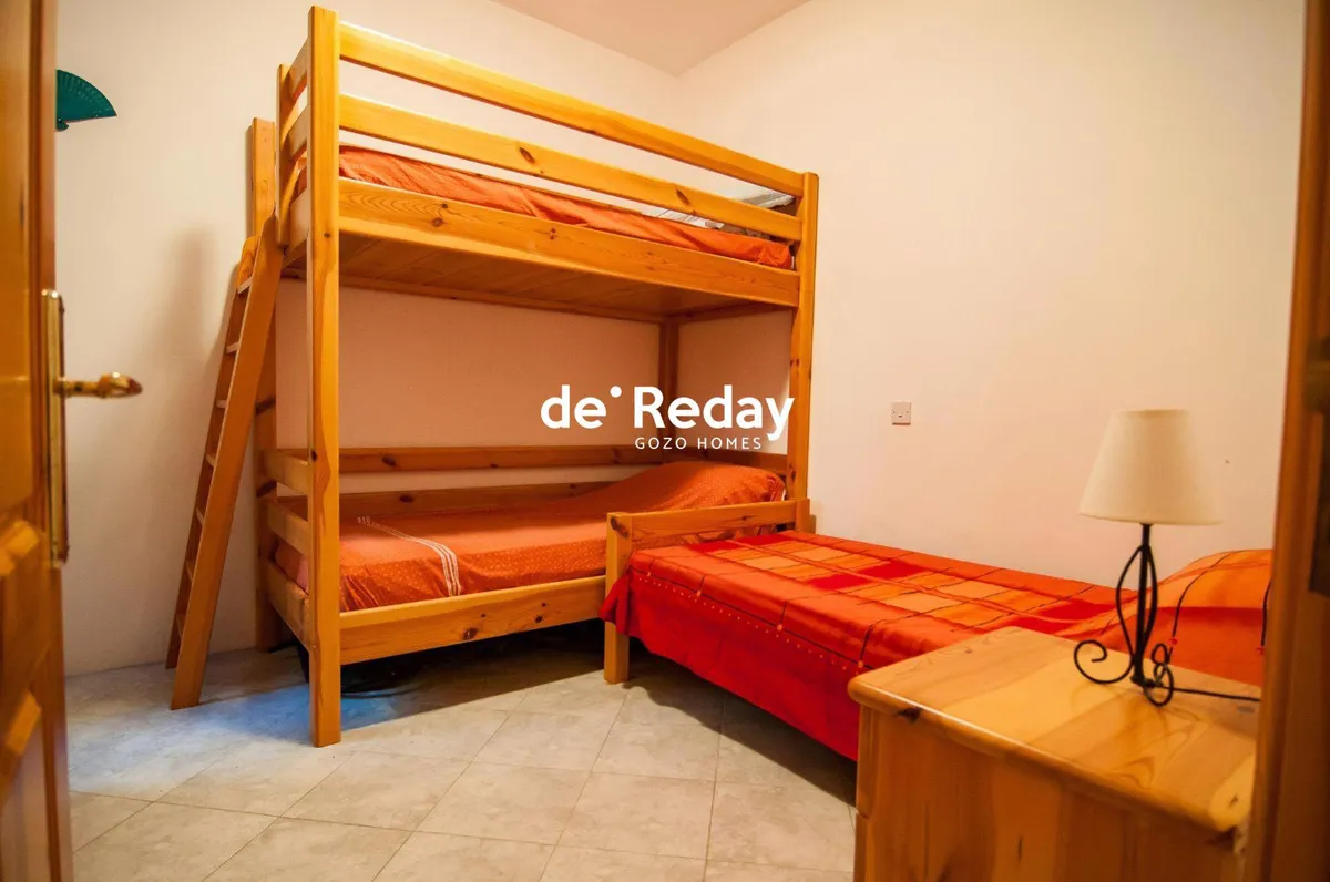 Lovely 2 Bedroom Apartment with Open Sea Views
