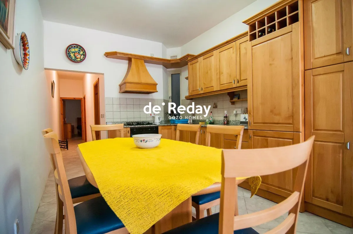 Lovely 2 Bedroom Apartment with Open Sea Views