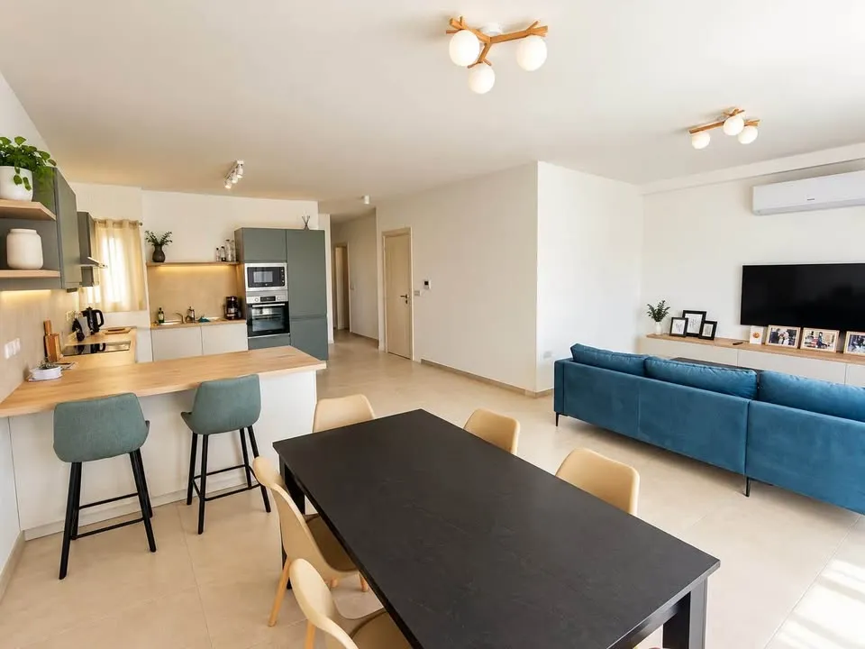 NAXXAR - 3 DOUBLE BEDROOMS APARTMENT FOR RENT