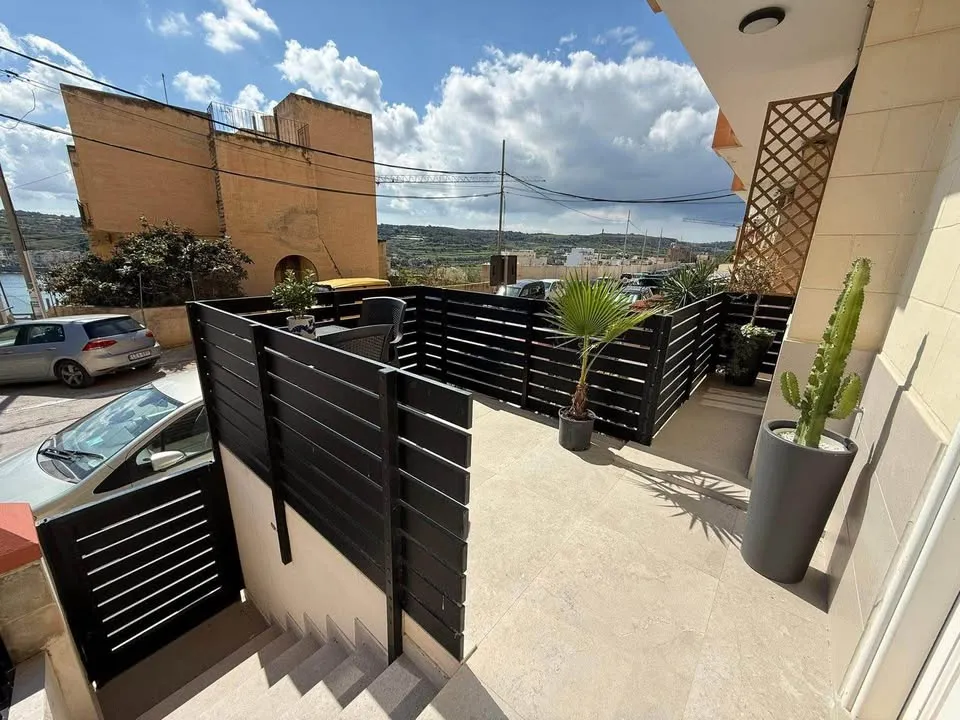 Brand new 1 bedroom + study maisonette in Xemxija