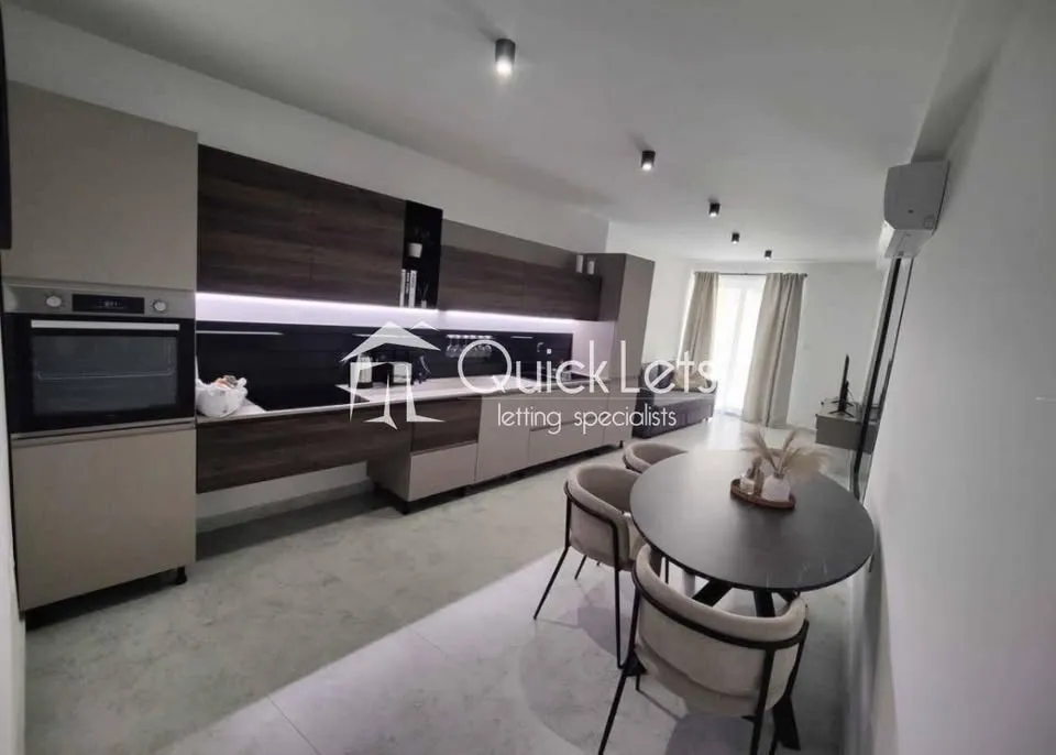 Modern 2-Bedroom Apartment in Gżira