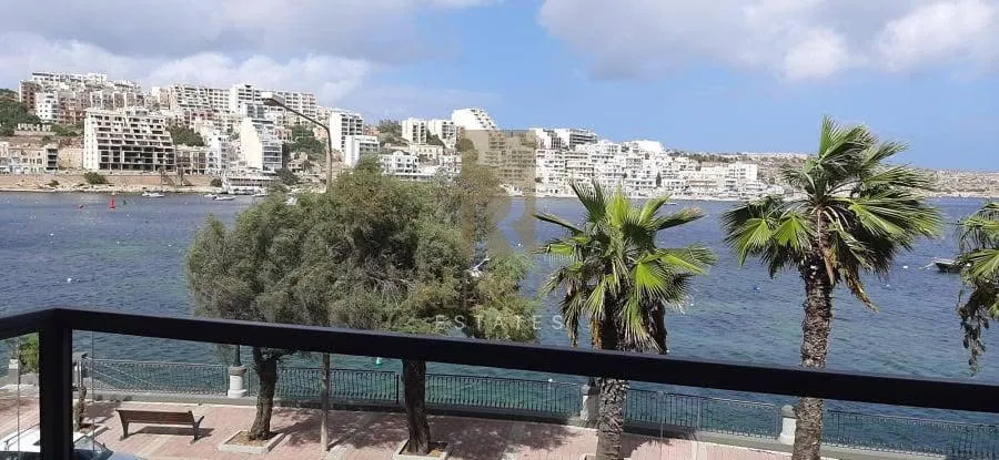 Prime seafront location