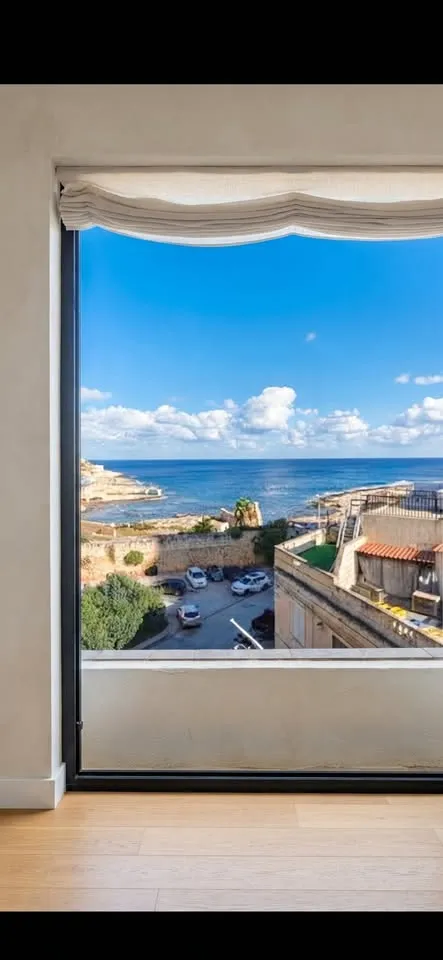 BRIGHT & MODERN SEA VİEW APARTMENT IN ST JULIAN’S