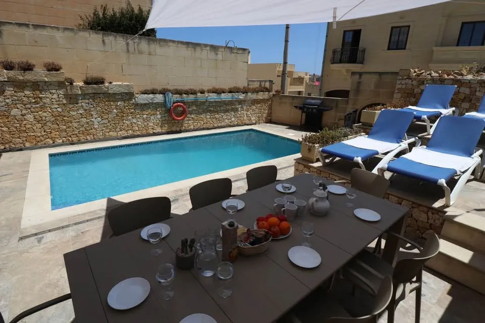 Farmhouse for a long let in Għarb