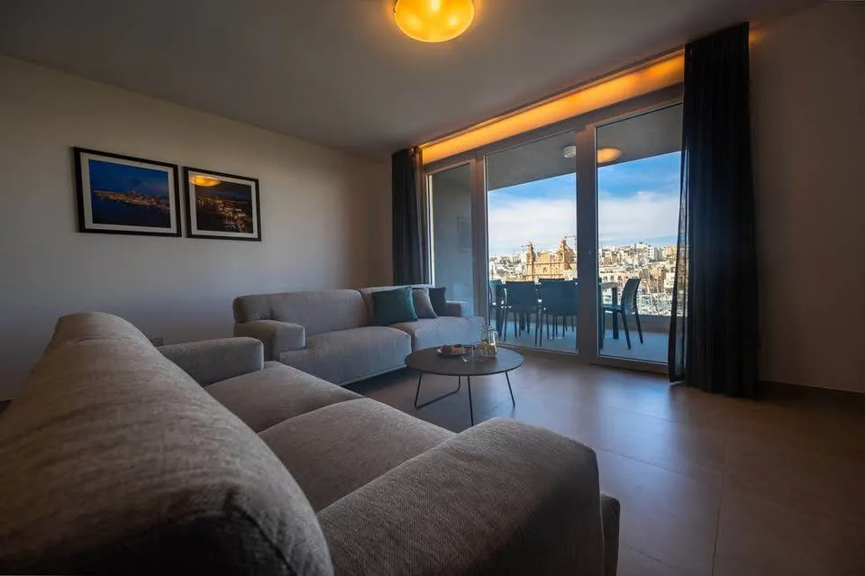 Spacious 3-Bedroom Apartments at The Address Seafront Suites, Pietà