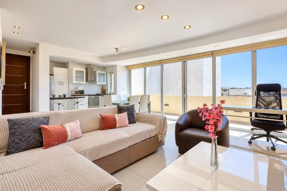 Bright & spacious penthouse in Msida