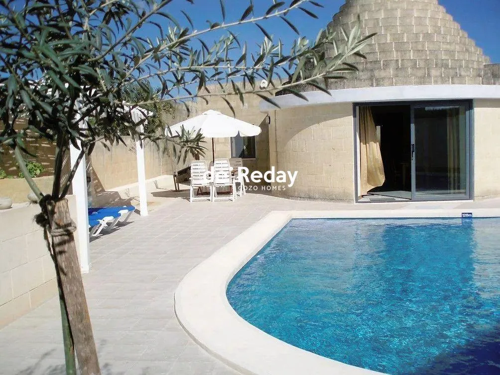 Charming Bungalow with Pool