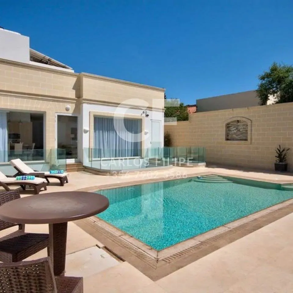 Villa in Mellieha with 5 Bedrooms and 4 Bathrooms