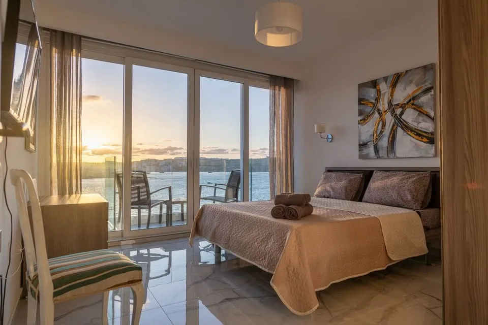 MODERN DUPLEX WITH SEA VIEWS – ST PAUL'S BAY