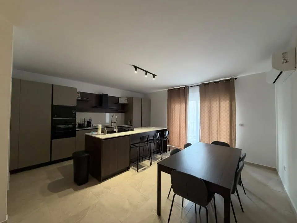 Modern Three-Bedroom Apartment in Santa Venera