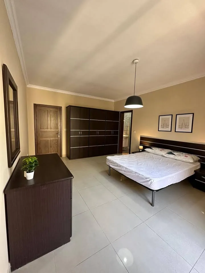 Spacious Double Bedroom with Private Ensuite – Ibragg / Swieqi
