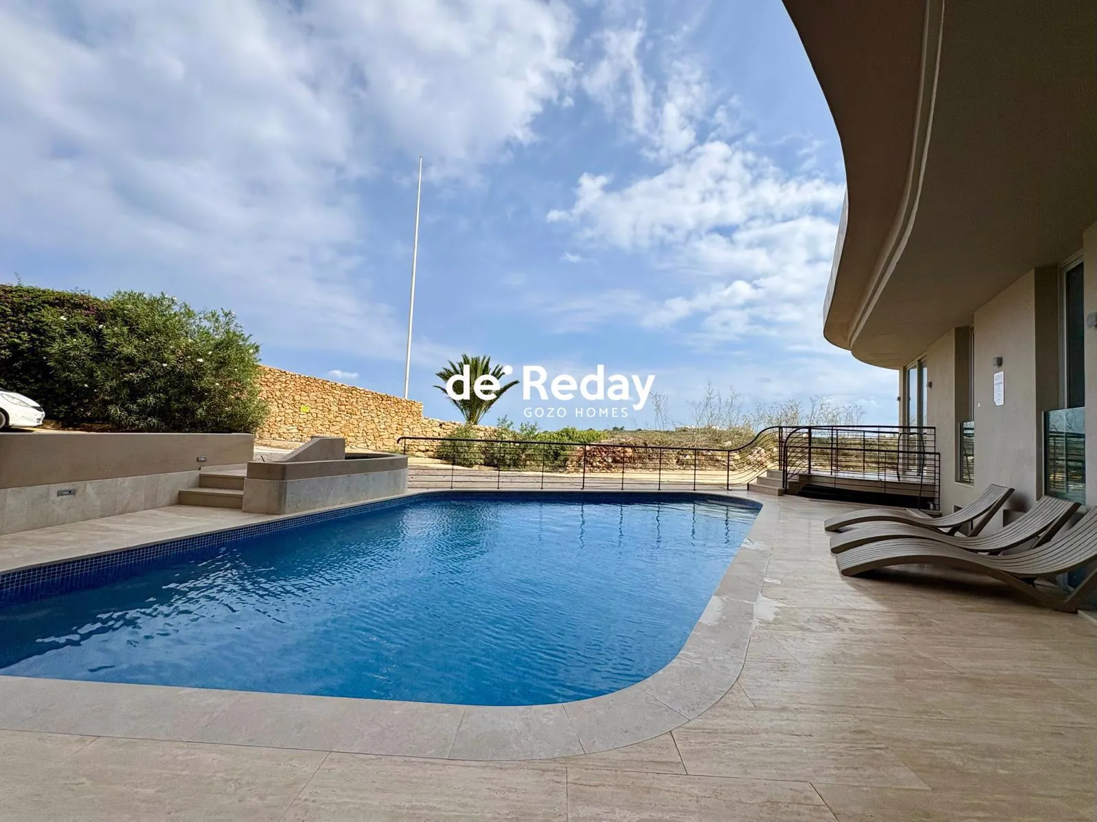 Luxury Maisonette with Jacuzzi