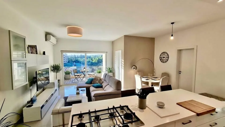 St Julians Modern Apartment