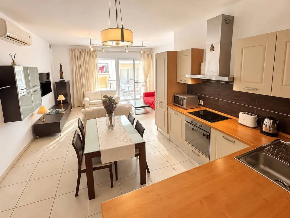 Apartment With Terrace Minutes From Sliema Promenade