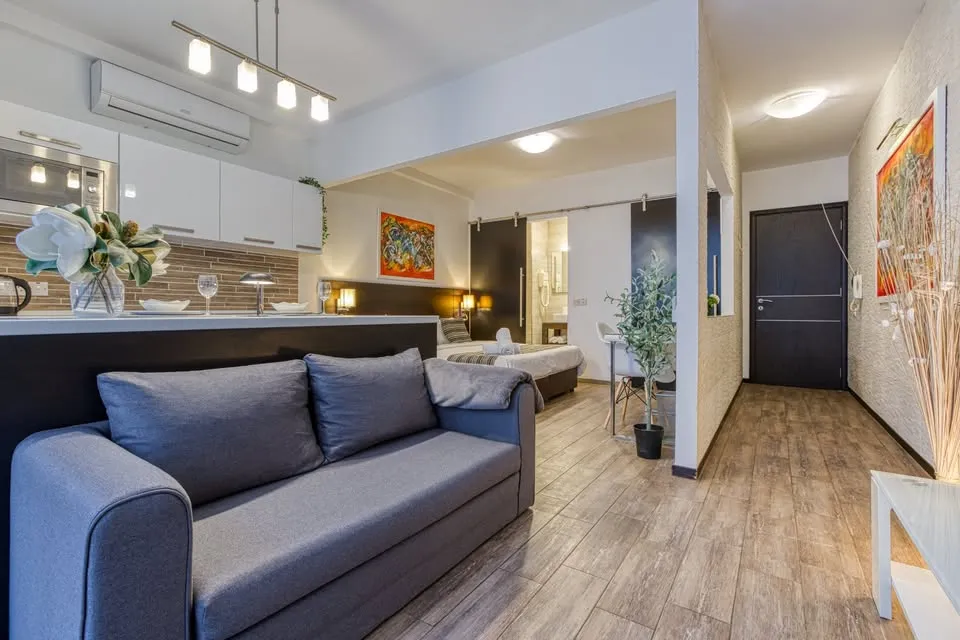 Central St. Julian’s Studio – Bills & Cleaning Included!
