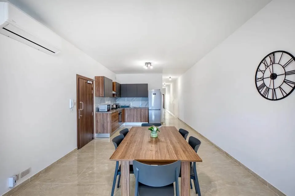 Room Available - QORMI