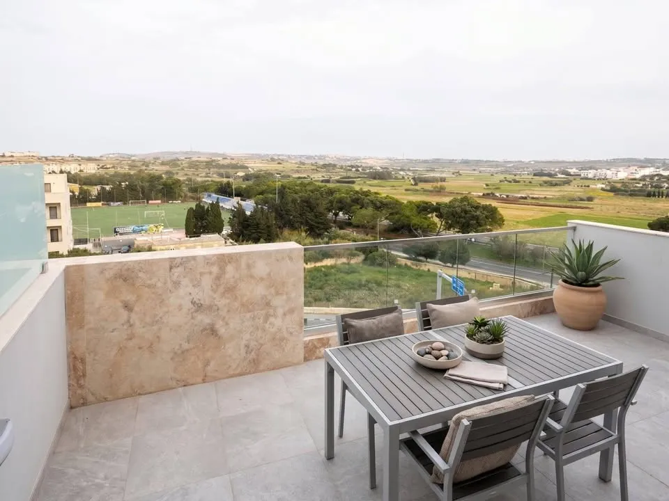 Modern Two Bedroom Penthouse Close to the Coast in St Paul's Bay
