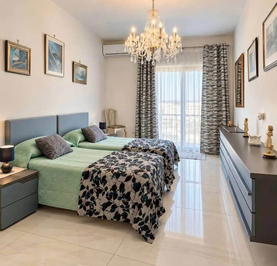 Pembroke Ultra Modern Apartment in a Lovely & Quiet Area