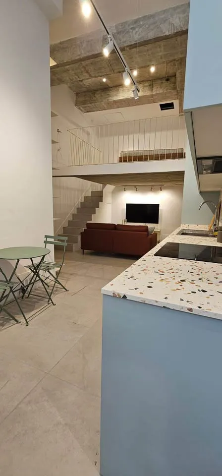 NEWLY FINISHED DUPLEX 1 BED APT