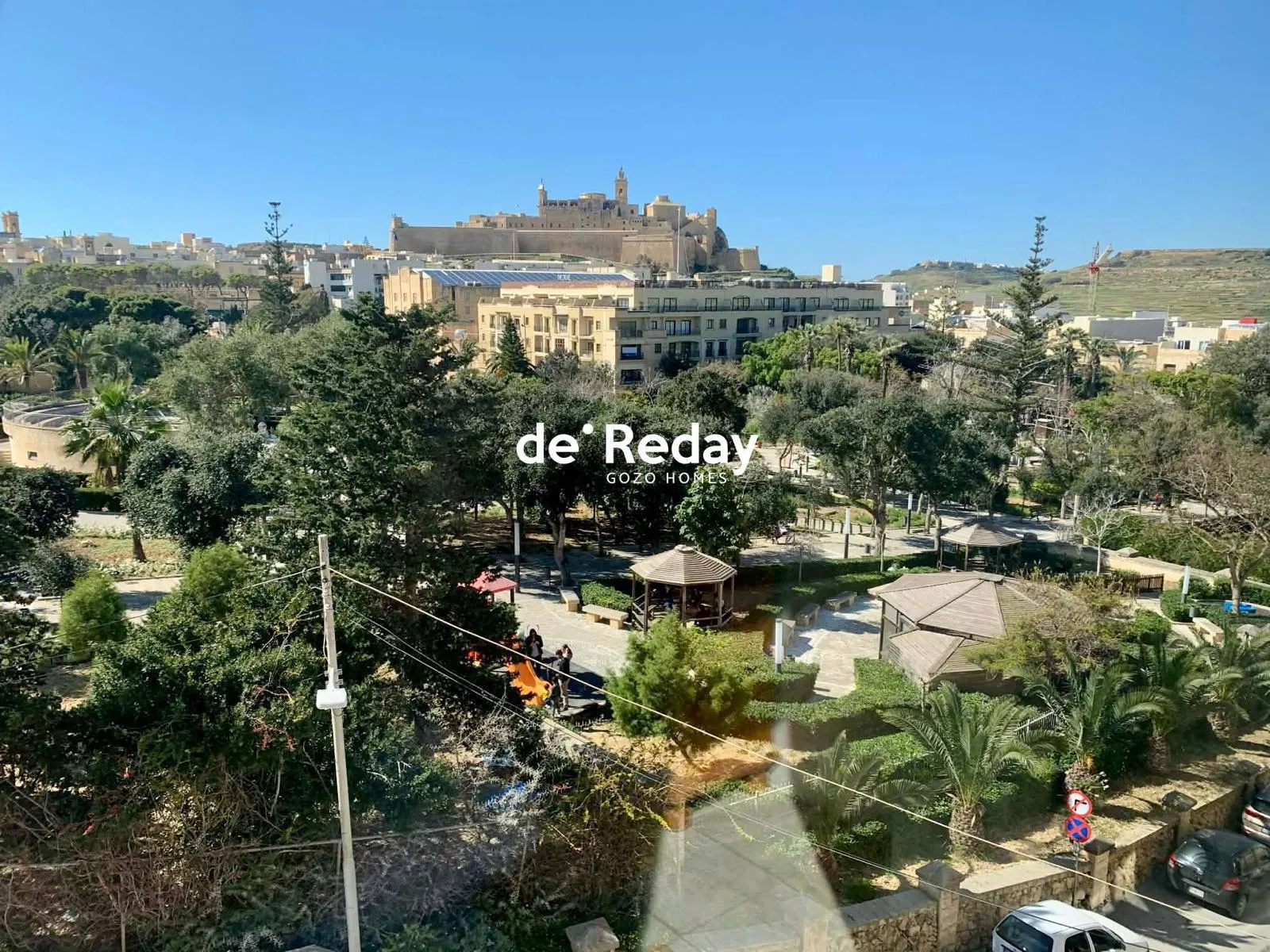 Highly Finished 2 Apartment in the Heart of Victoria
