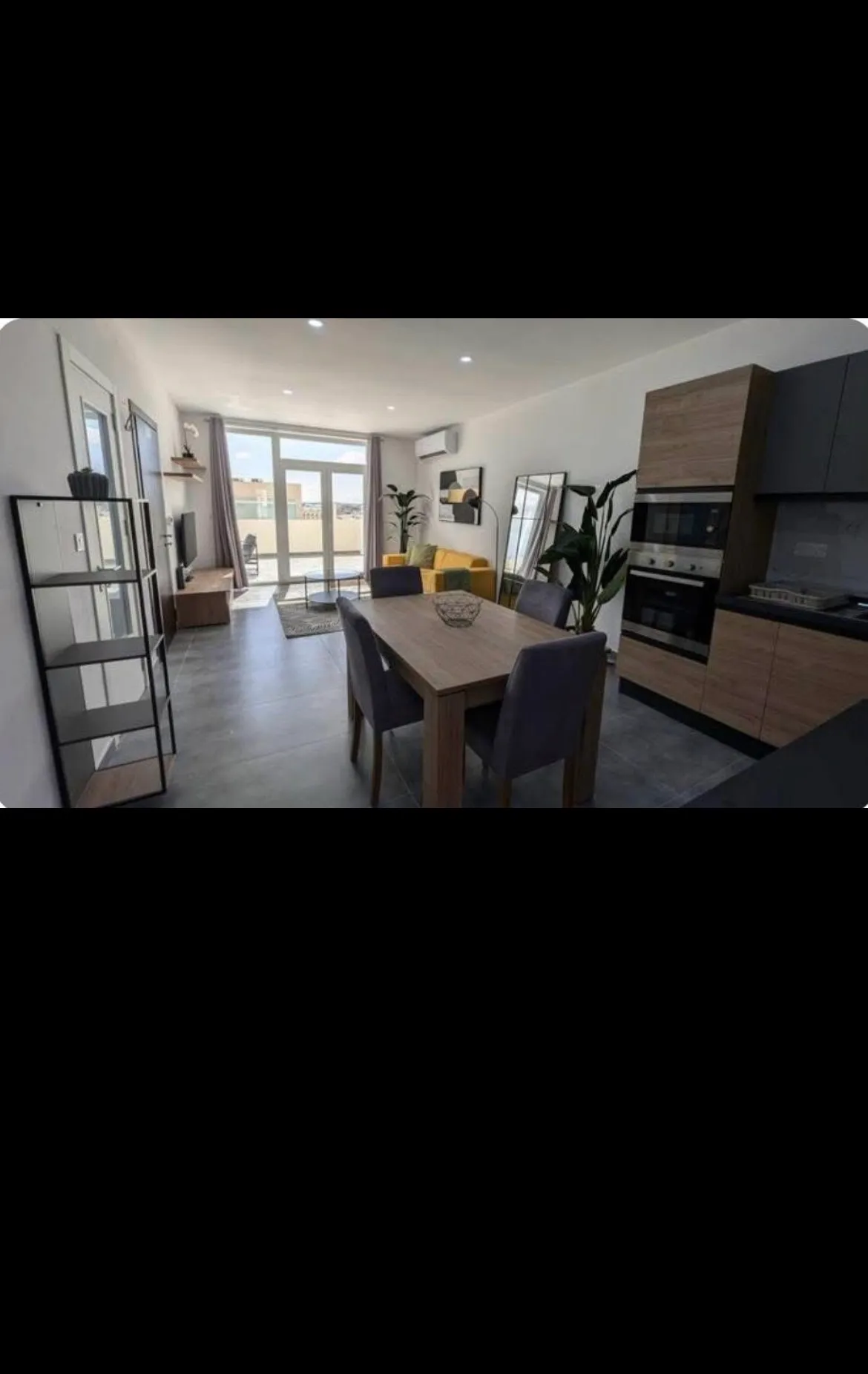 Modern 2 bed 2 bath Penthouse with Front Terrace, Gzira